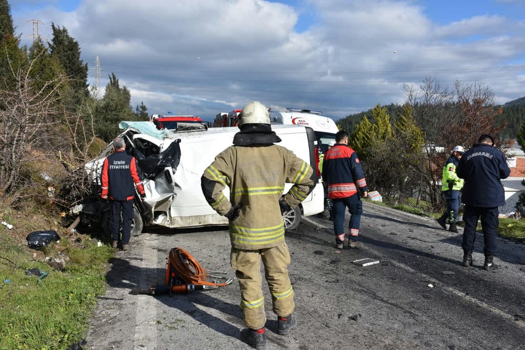 B E L E D I Y E O T O B U S U I L E M I N I B U S C A R P I S T I 1 1111439 329891