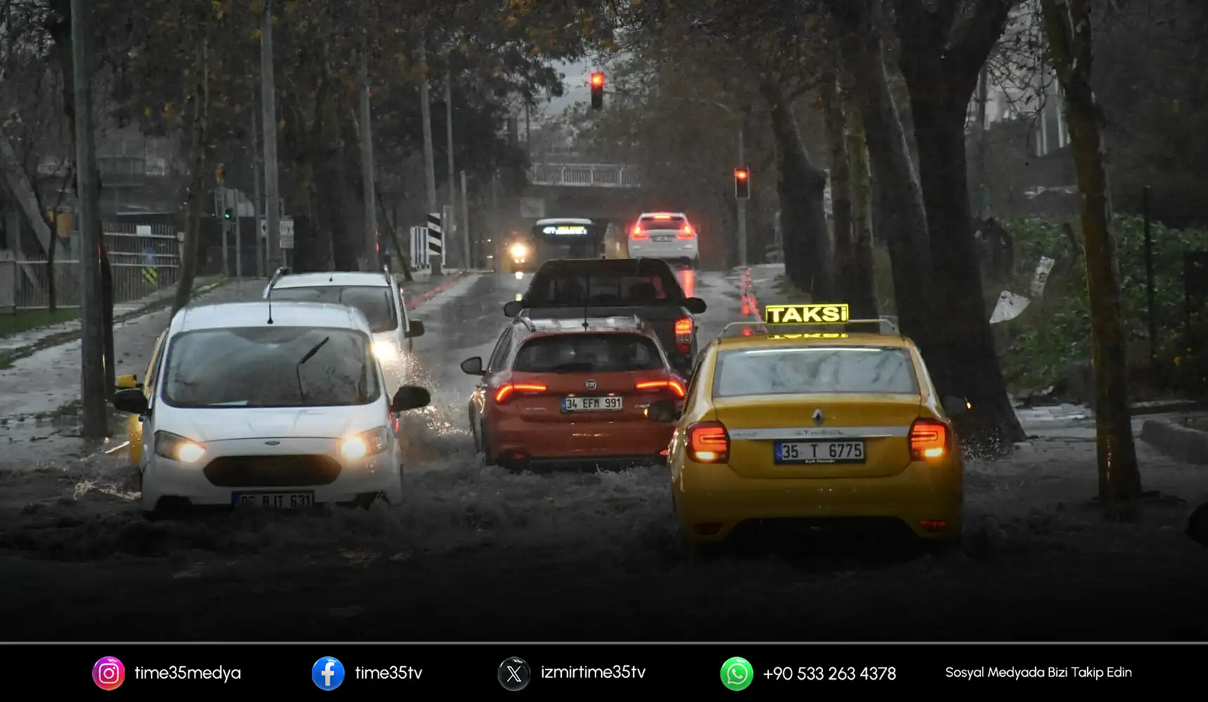 Sağanak İzmir’de hayatı yavaşlattı