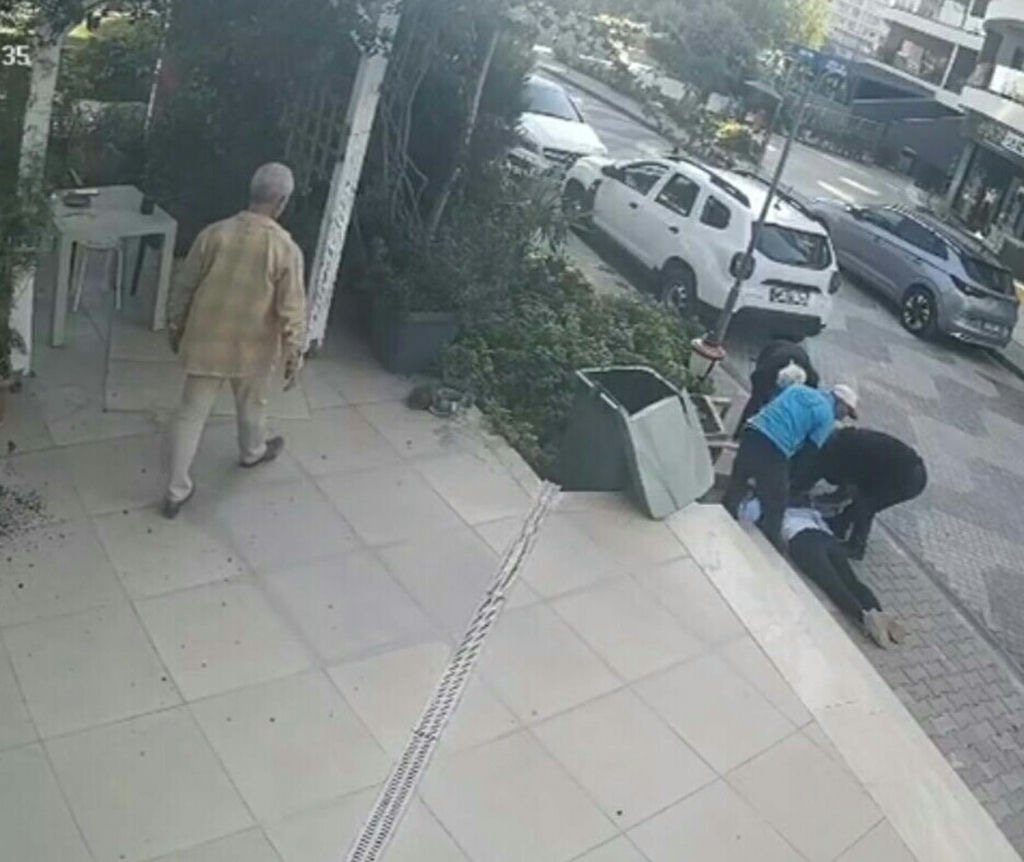 I Z M I R D E K A D I N O R T A G I N I D A R B E D I P Y A R A L A Y 1138258 337939