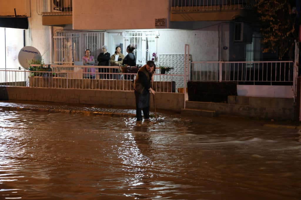 I Z M I R’ D E S A G A N A K Y O L L A R G O L E D O N D U E V 1140861 338755