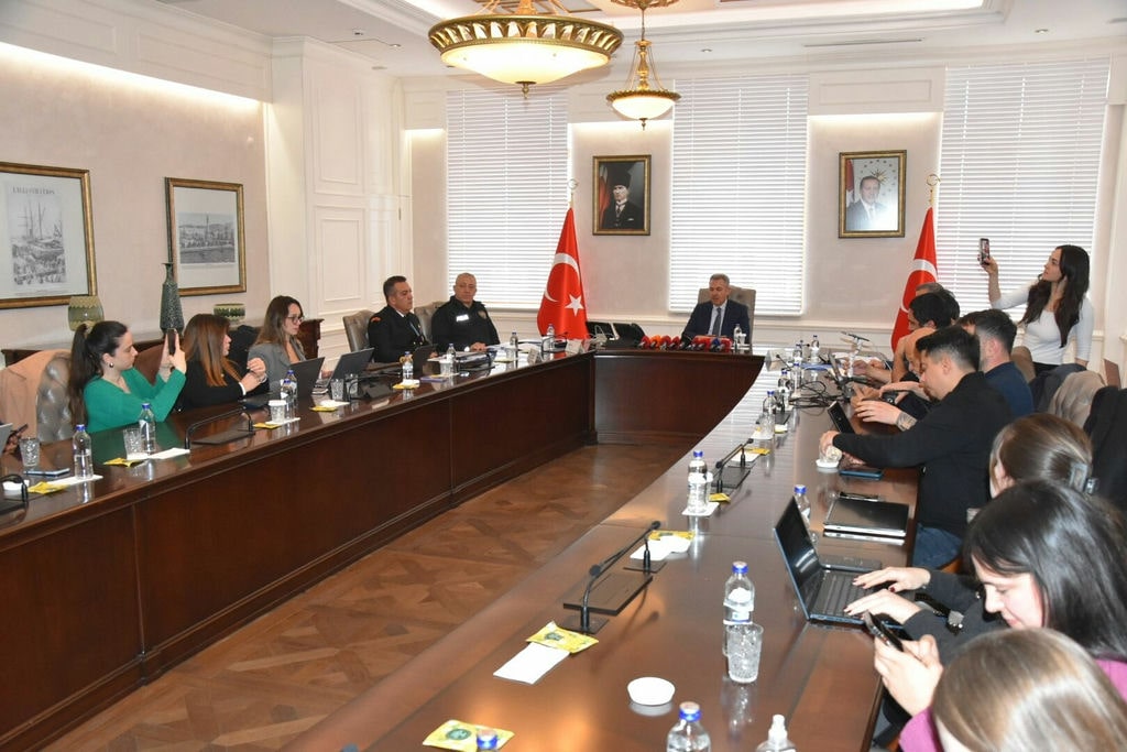 I Z M I R V A L I S I E L B A N 2025’ T E 212 O R G A N I Z E 1118790 332043