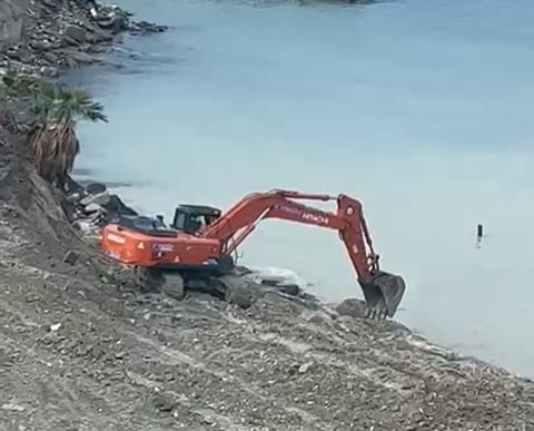 Kuşadası Sivil Toplum Platformu Olarak, Kısmet Otel’in Inşaat Sahası Önündeki Kıyı Şeridinde Iş (1)