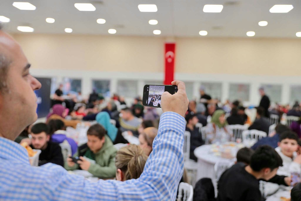 10 Aliağa’da İlk Toplu İftar Yapıldı