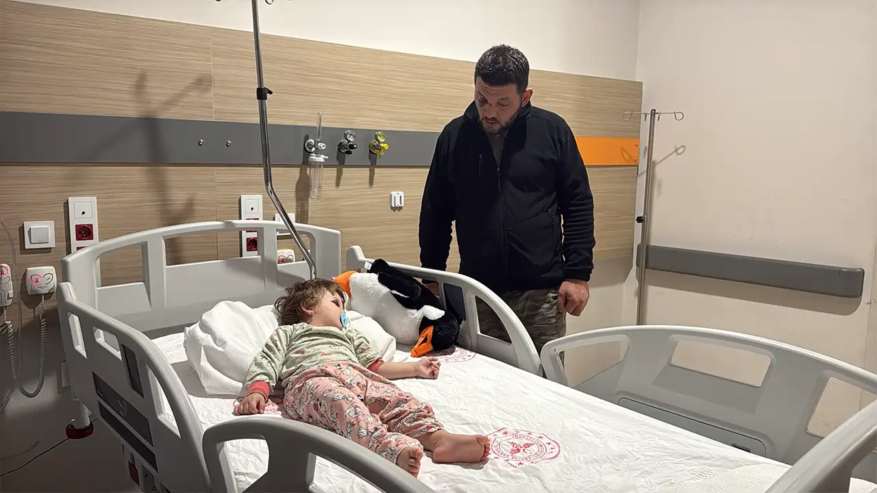 14 aylık bebek ve babası darp edildi