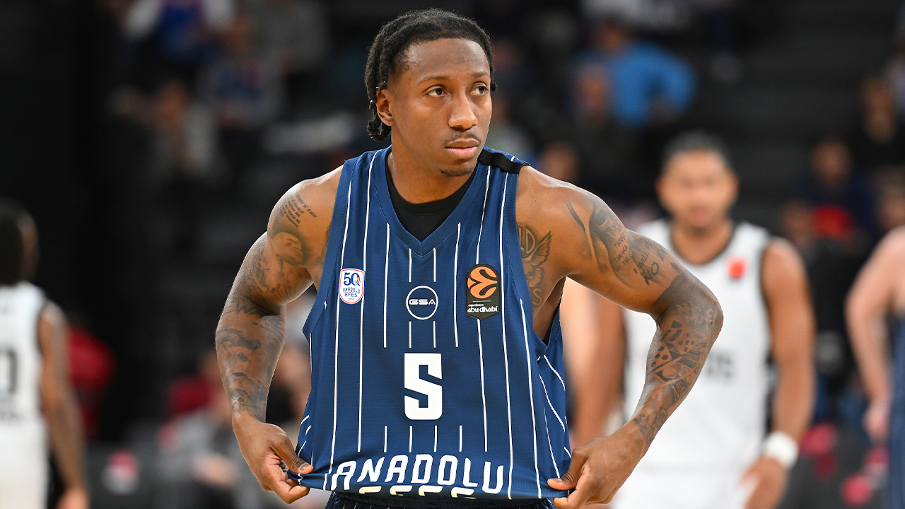 Anadolu Efes’ten farklı galibiyet