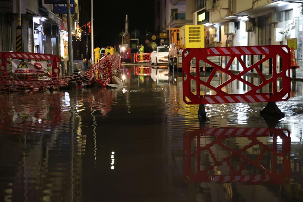 I Z M I R’ D E S A G A N A K C A D D E V E S O K A K L A R G O L E 1169990 347499