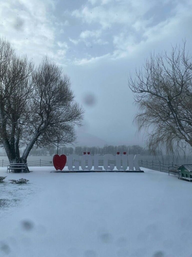 I Z M I R I N Y U K S E K K E S I M L E R I B E Y A Z A B U R U N D U 1187328 352782