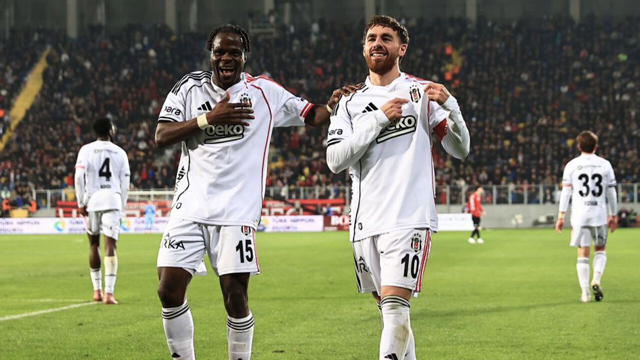 Beşiktaş deplasmanda üç puanı iki golle aldı