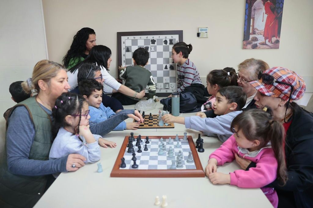 Konak’ın İleri Yaş Merkezi’nde Bayram Neşesi (9)