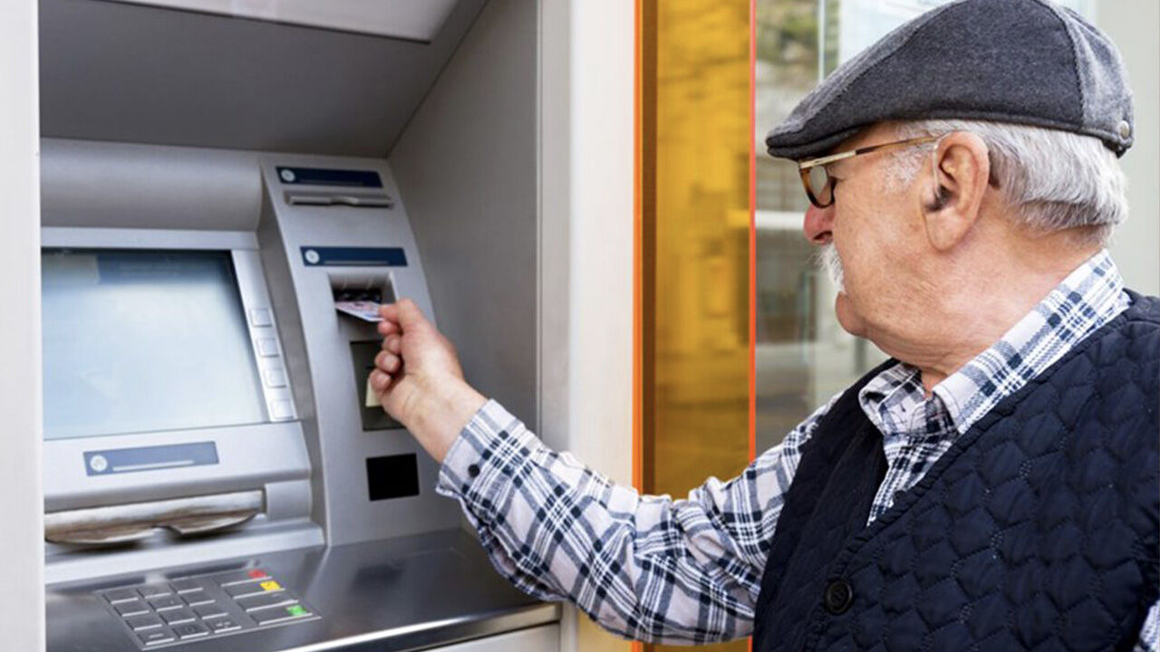 Bayram ikramiyesi ve emekli aylığı ödemeleri başladı