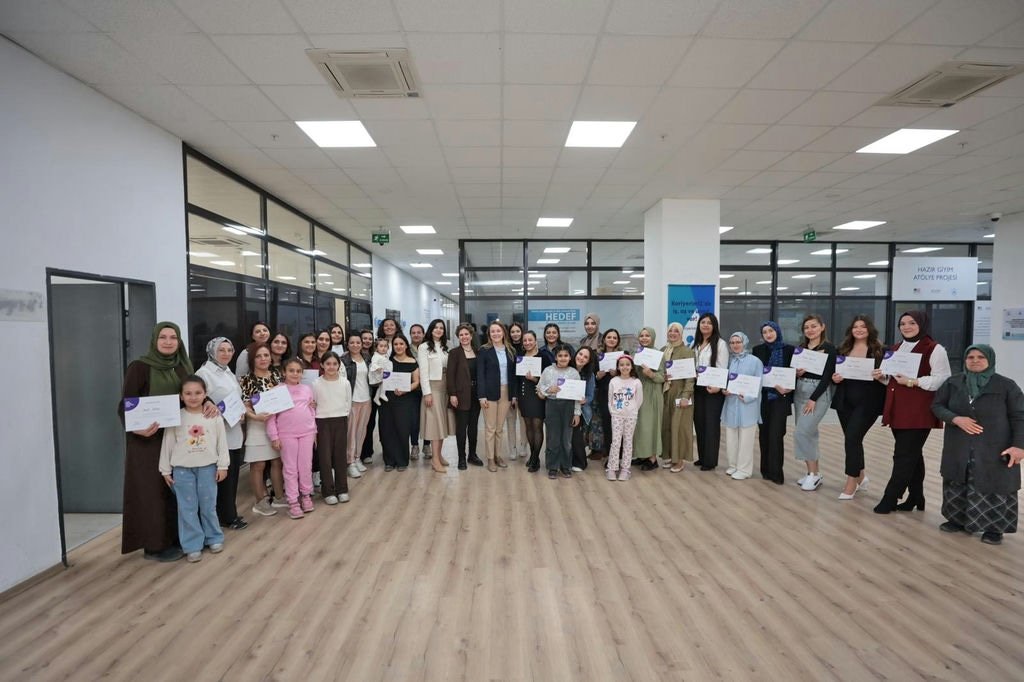 Anne Destek Programı Mezunları Sertifikalarını Başkan Mutlu’dan Aldı (2)