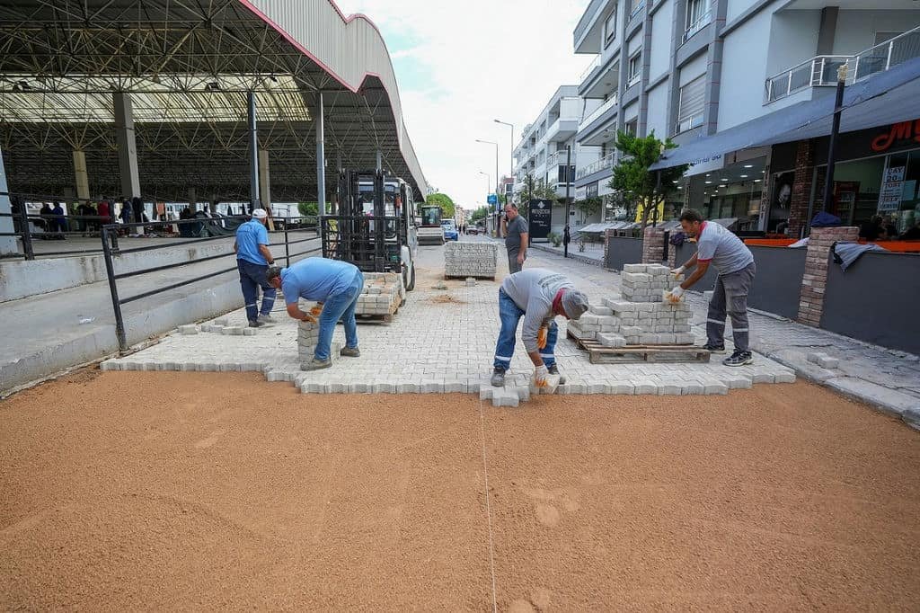 Gaziemir’de 32 Bin 191 Metrekarelik Alandaki Yol Ve Kaldırımlar Yenilendi (2)