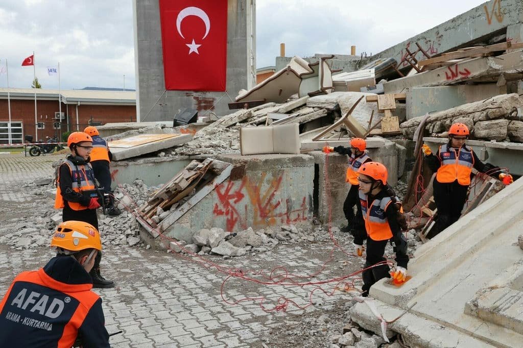 I Z M I R D E A F E T I C O C U K L A R Y O N E T T I 1275121 379492