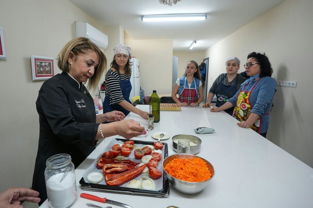Mutfak Atölyesinde Gaziemir’in Yeni Aşçıları Yetişiyor (3)