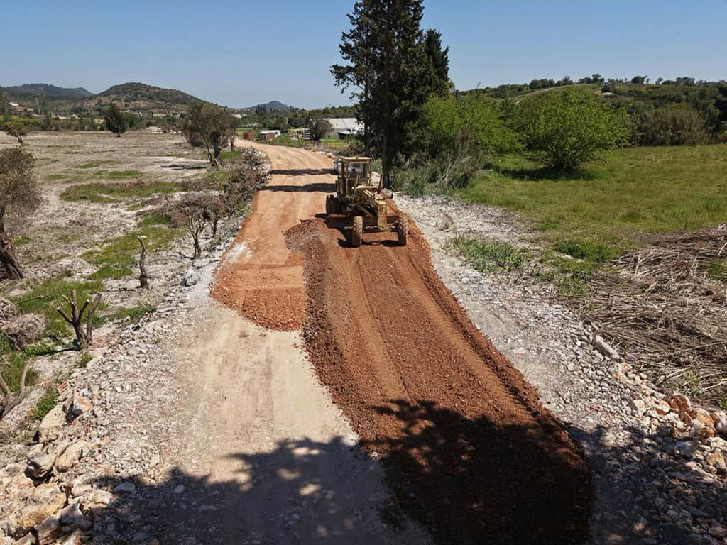 Urla’da Ulaşım Hamlesi Her Mahallede Yoğun Mesai (3)