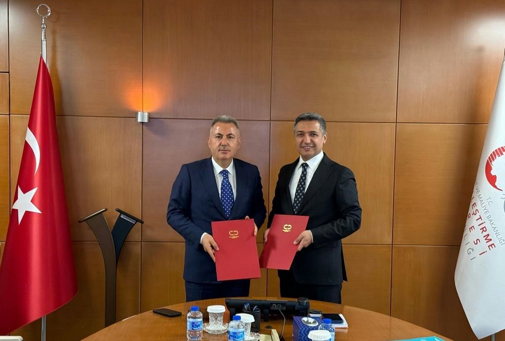 İzmir Valisi Dr.süleyman Elban Özelleştirme İdaresi Başkanı Bekir Emre Haykır