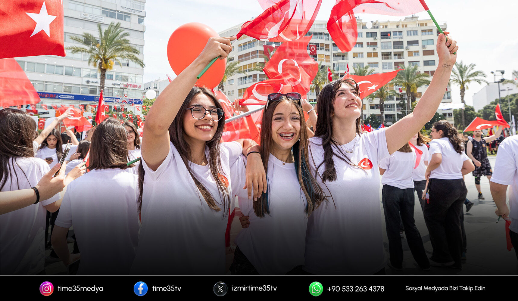 İzmir’de binlerce kişi 19 Mayıs’ı meydanlarda kutladı