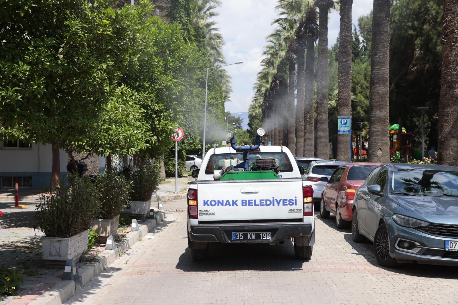 Konak’ta Sivrisineklere Karşı Ilaçlama Seferberliği Ekipler Her Gün Sahada! (5)