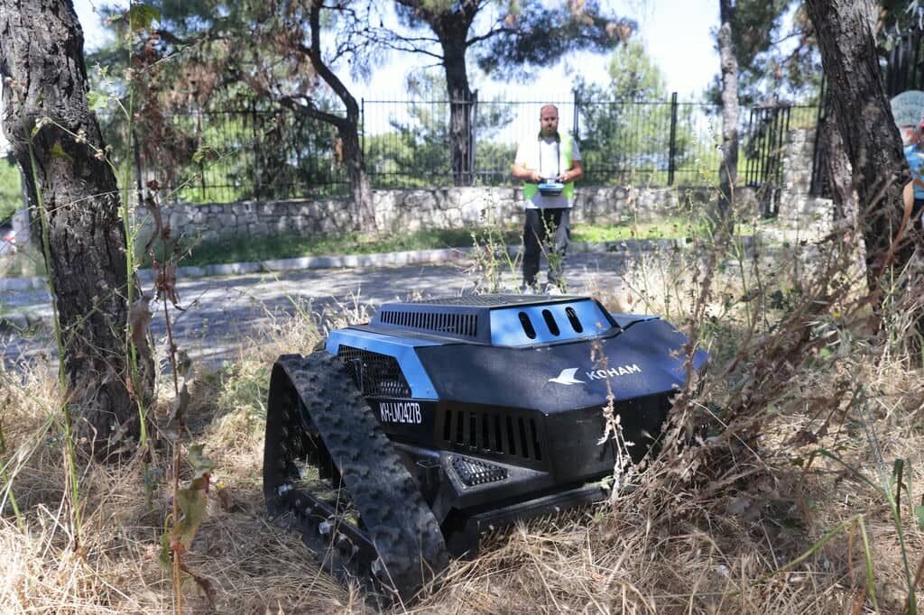 Konak’tan Teknolojik Adım Ot Biçme Robotu Sahada (4)