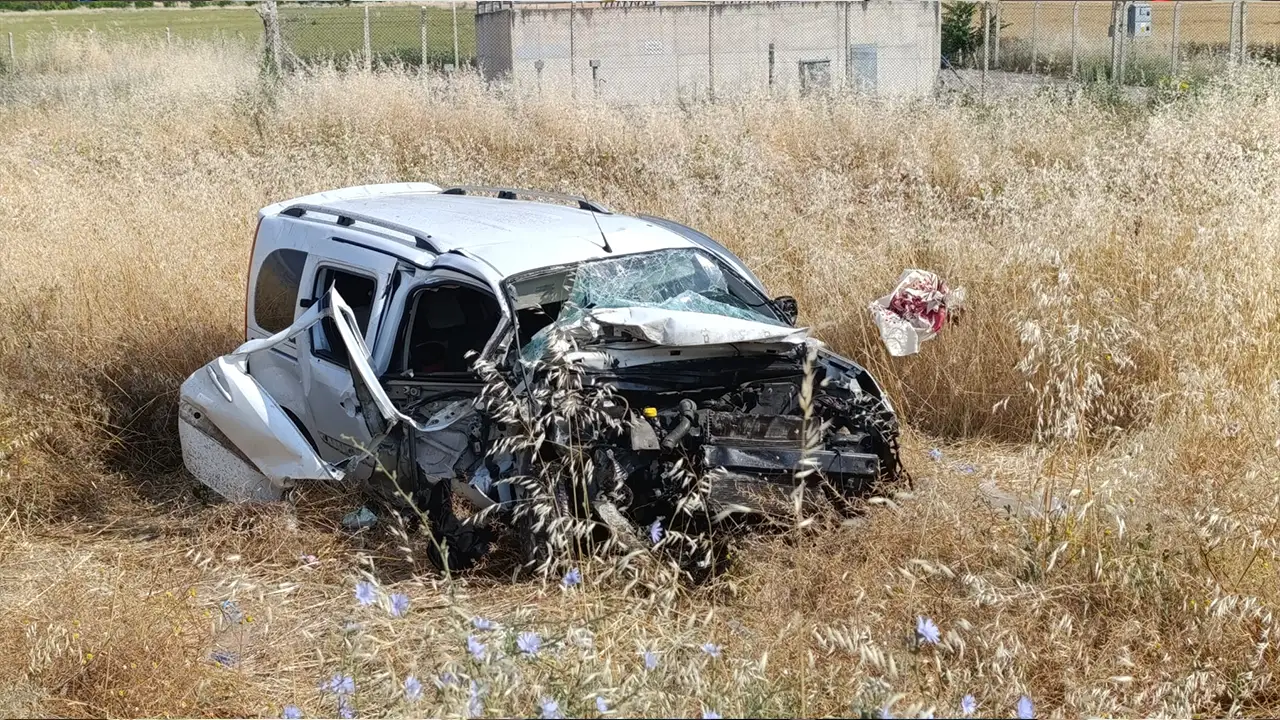 Cenaze dönüşü kaza: anne ile 2 oğlu öldü