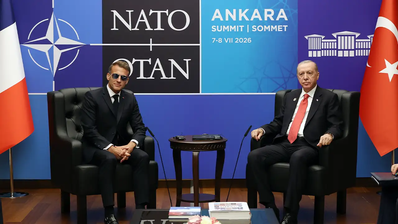 Erdoğan, NATO zirvesinde Macron ile görüştü