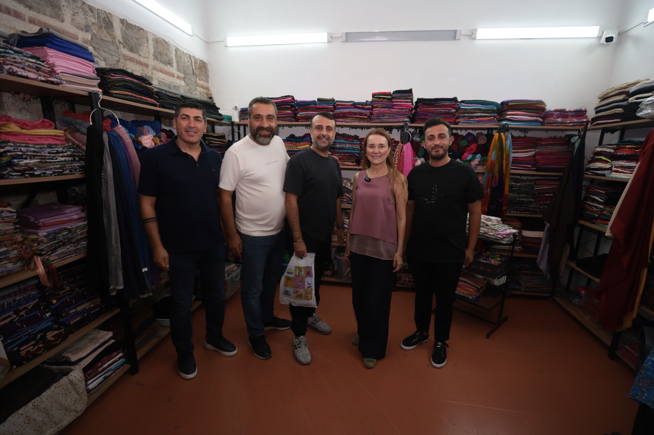 Başkan Mutlu, Tarihi Çarşı’da Esnafla Buluştu “Kemeraltı, En Büyük Zenginliğimiz” (2)