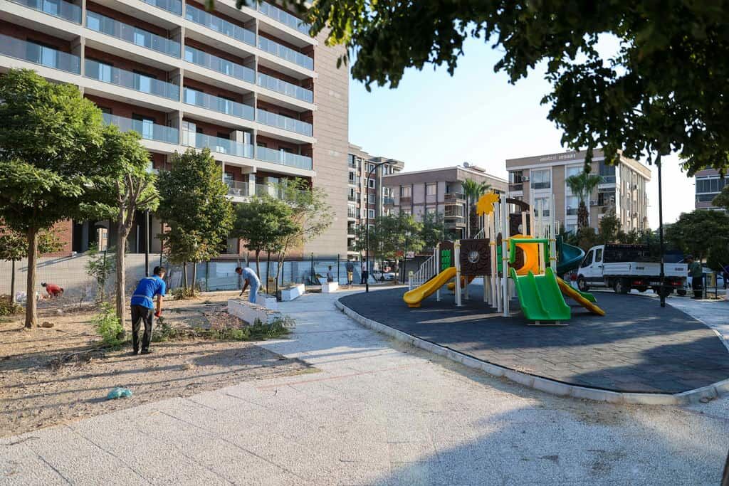 Buca’nın Park Ve Yeşil Alanlarında Kapsamlı Bakım Hamlesi5