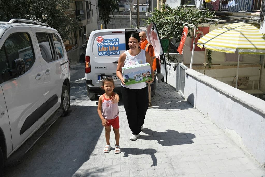 Kuşadasi Beledi̇yesi̇ Süt Desteği̇ Devam Edi̇yor (7)