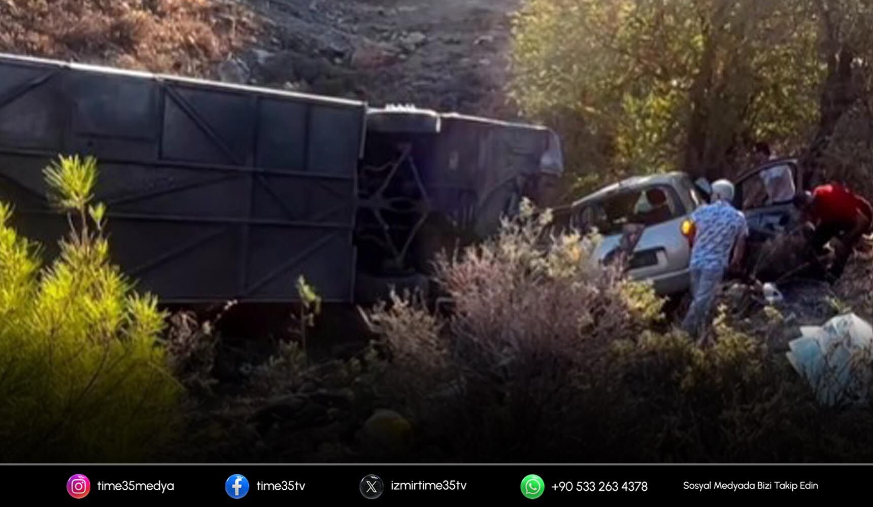 Menderes’te midibüs ve otomobil çarpıştı: 2 ölü