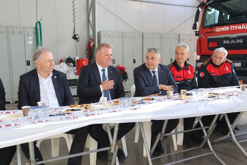 Başkan Balkan, İtfaiye Haftası’nda Kahraman İtfaiyecilerle Buluştu (1)