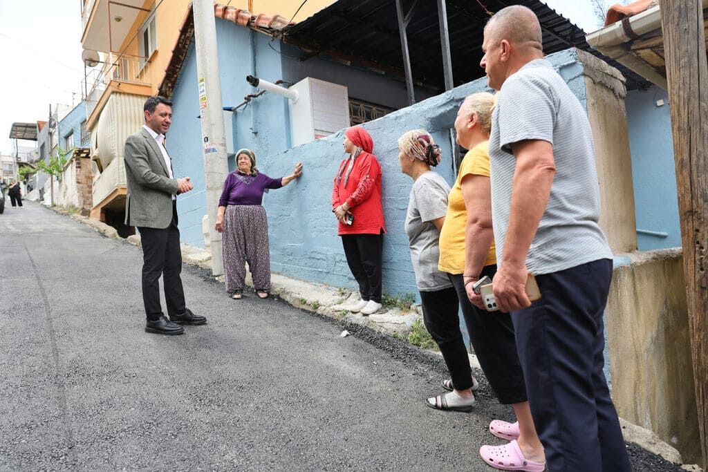 Bayraklı’da Asfalt Seferberliği Sürüyor 25 Noktada Tamamlandı, 5 Noktada Daha Başlıyor (15)