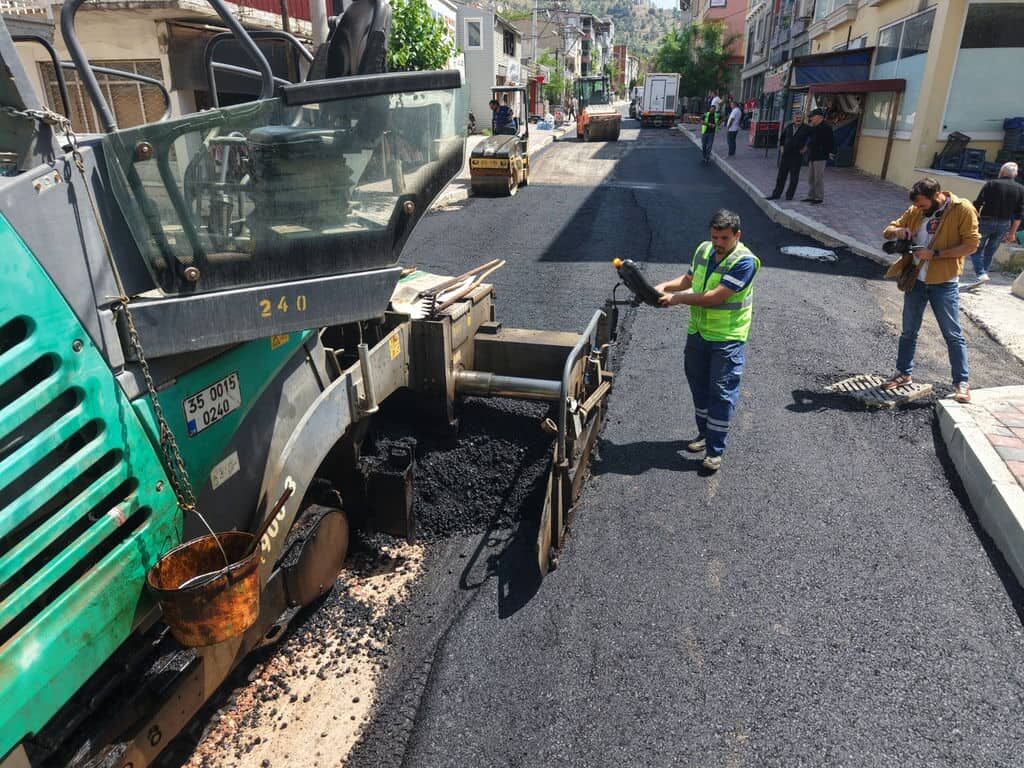 Bayraklı’da Asfalt Seferberliği Sürüyor 25 Noktada Tamamlandı, 5 Noktada Daha Başlıyor (21)