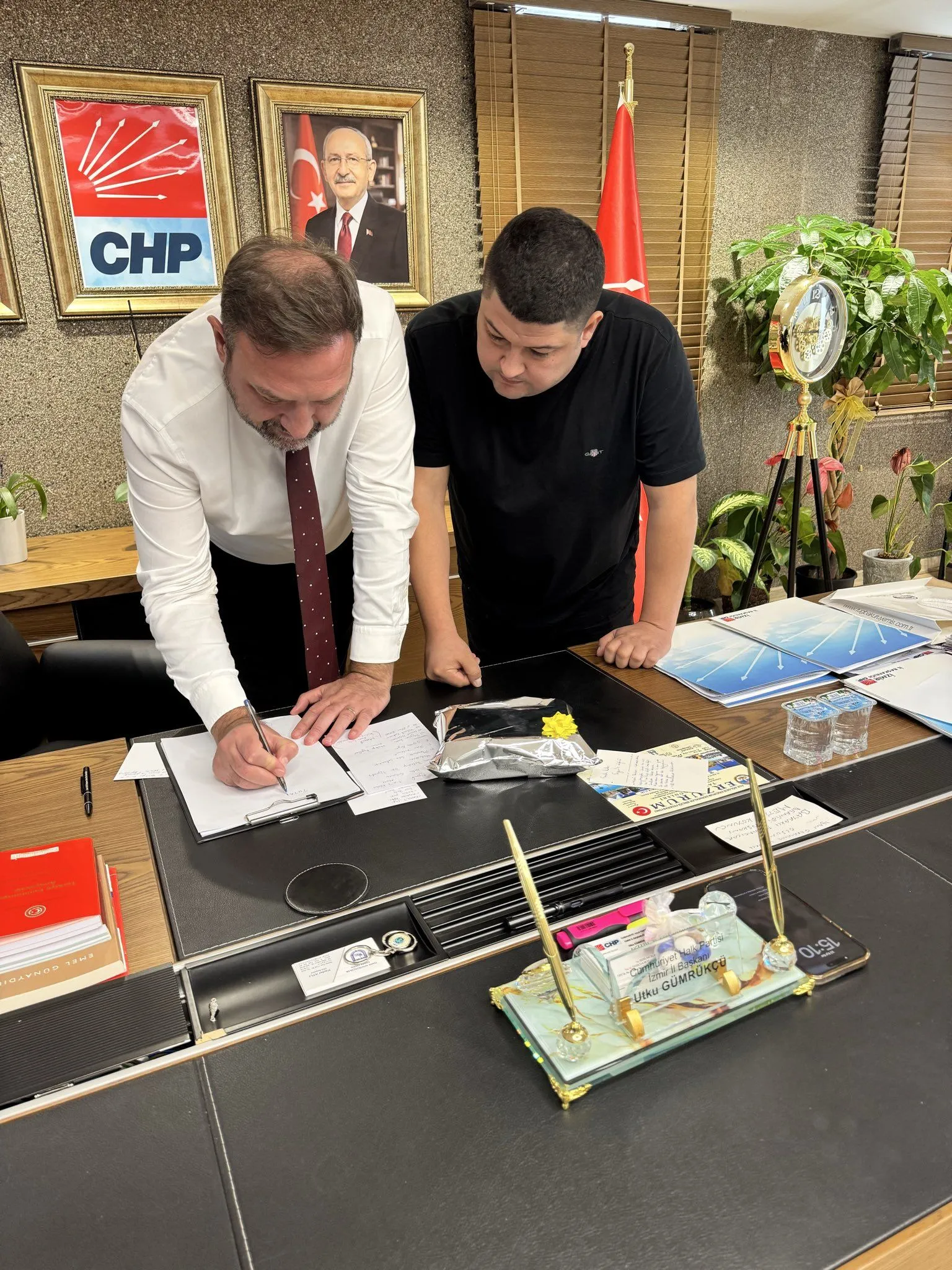 Chp Izmirde Telefon Polemigi Alkizdan Yeni Bagis Ve Sert Mesaj 1 1
