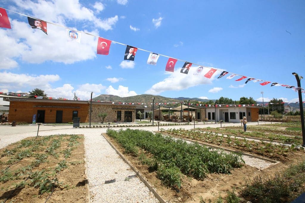 Efes Tarlasi Yaşam Köyü (3)