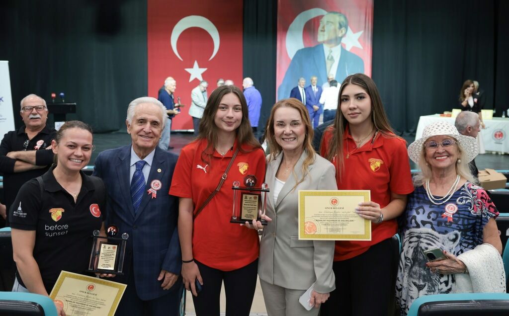 Konak’ta Sporun Emektarlarına Vefa Gecesi (7)