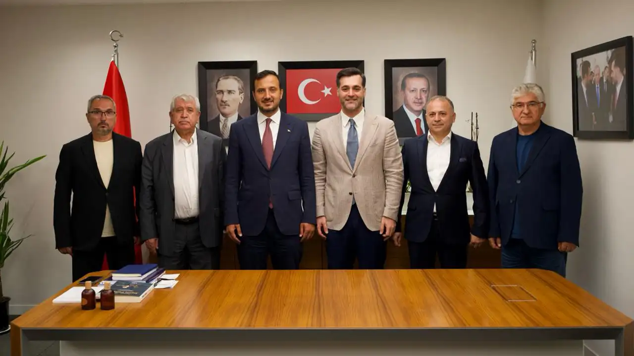 Üsküdar’da 4 CHP’li meclis üyesi AK Parti’ye katıldı