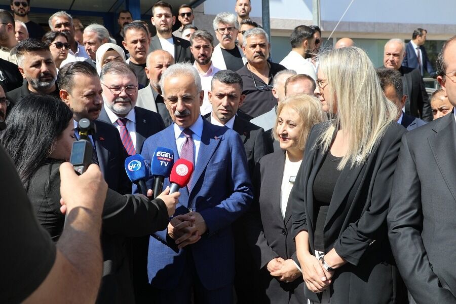 Bakan Uraloğlu’ndan Menderes’e Müjdeler: Menderes- Gümüldür Karayolu Başlıyor