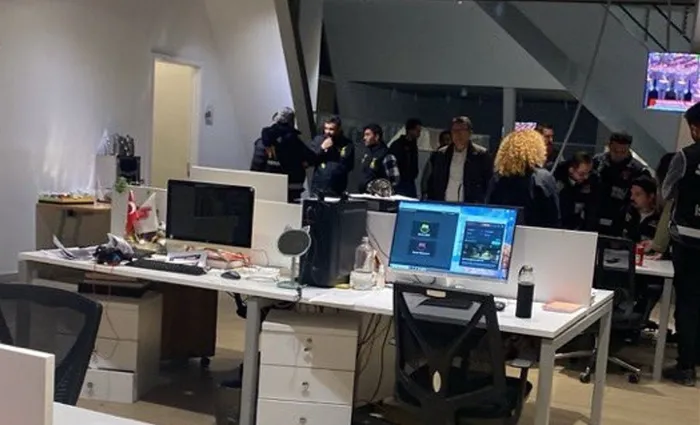 0X0 Son Dakika Halk Tvye Kayyum Atandi Ekipler Binada Arama Yapiyor 1791952275210