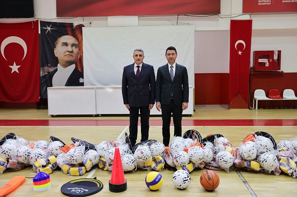 Bayraklı’da 51 Okula 1,5 Milyon Tl’lik Spor Desteği (2)