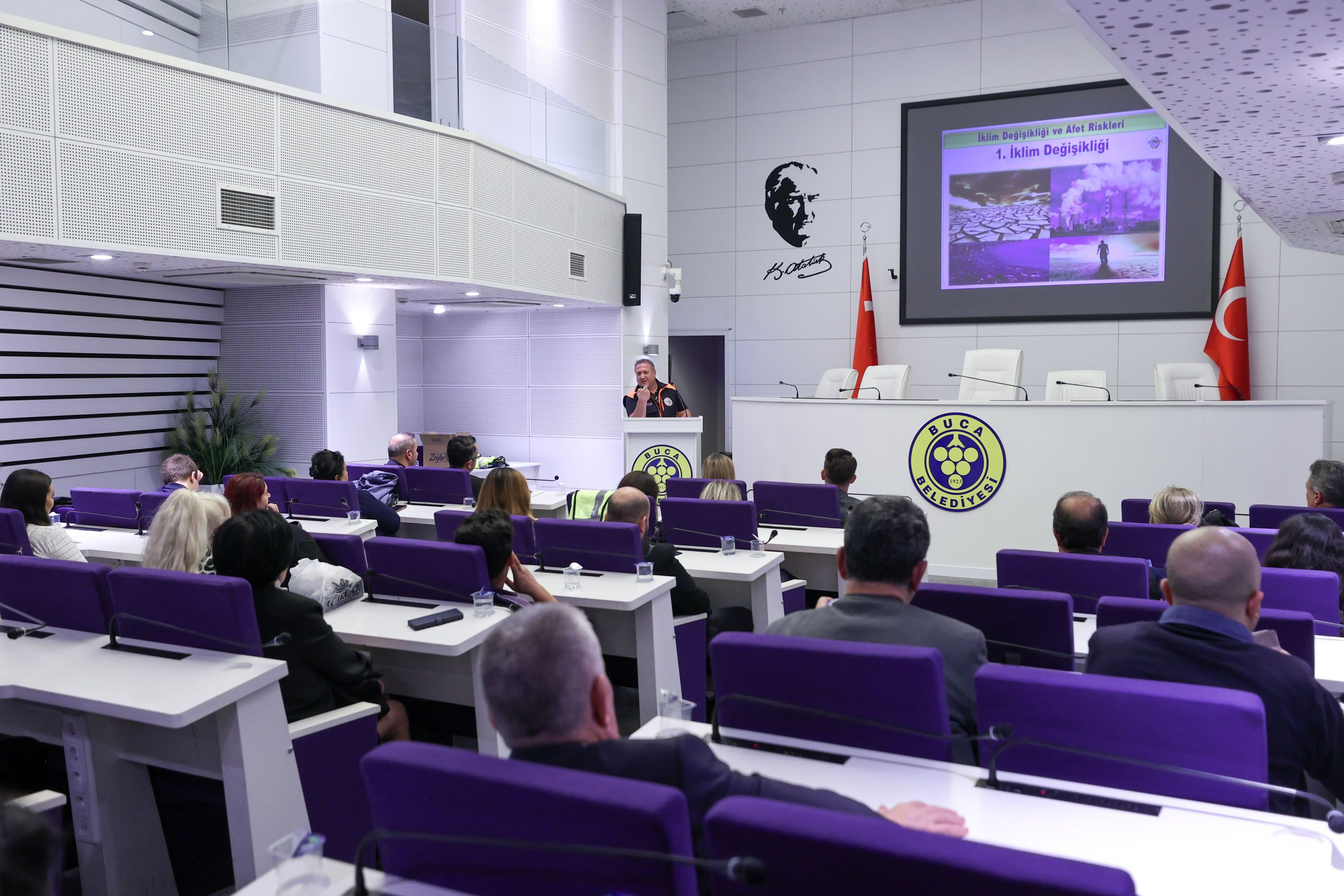 Buca Beledi̇yesi̇ İkli̇m Kri̇zi̇ne Karşi Aci̇l Eylem Çağrisi Yapti8