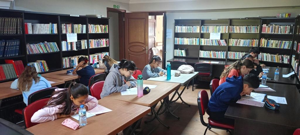 Efes Selçuk Beledi̇yesi̇’nden Öğrenci̇lere Sinav Hazirliğinda Destek (9)