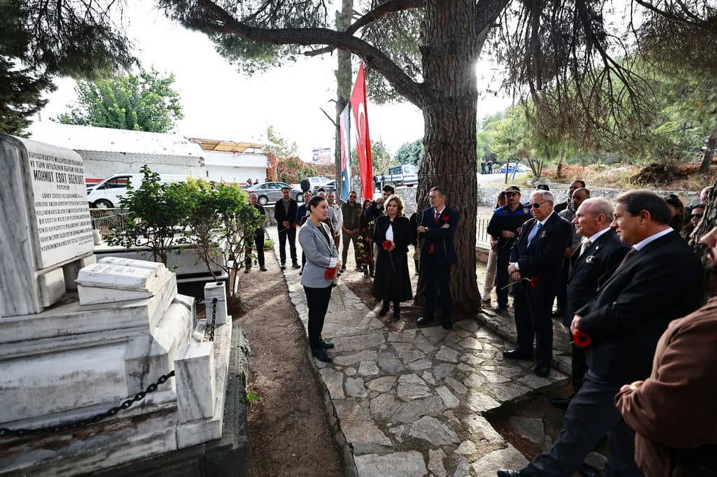 Mahmut Esat Bozkurt Kabir Anma (2)