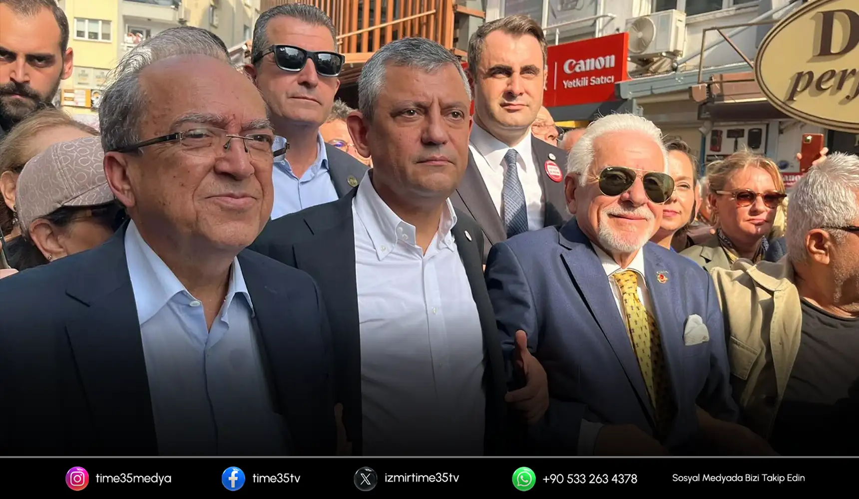 Özgür Özel, İzmir'de gazetecilerin yürüyüşüne katıldı
