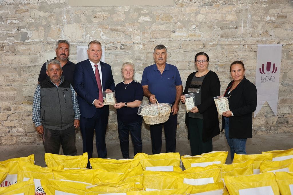 Urla’da Üreticiye Kesintisiz Destek Sürüyor (6)